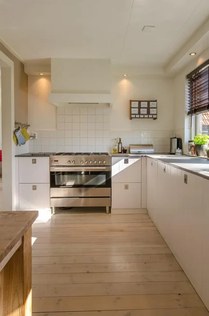 Aranżacje wnętrz z meblami: od katalogu do realistycznej wizualizacji