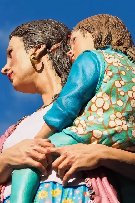 Sztuczne drzewka na zamówienie — efektowne instalacje roślinne sufitowe